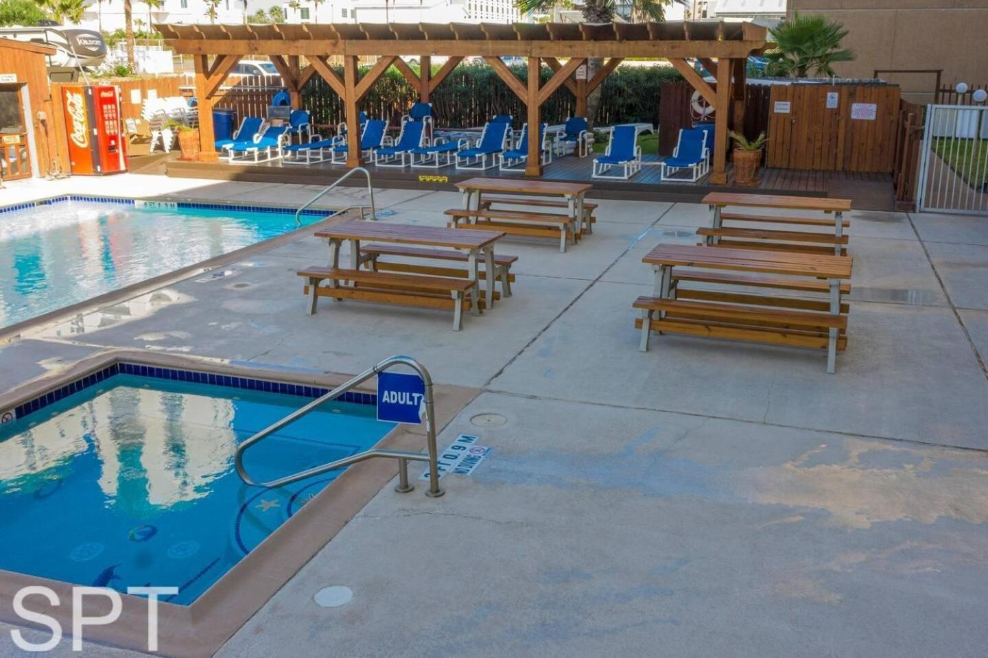 Beach Access Condo With Pool, Hot Tub Area & Bbq - Gulfview I - Unit 213 South Padre Island Eksteriør bilde